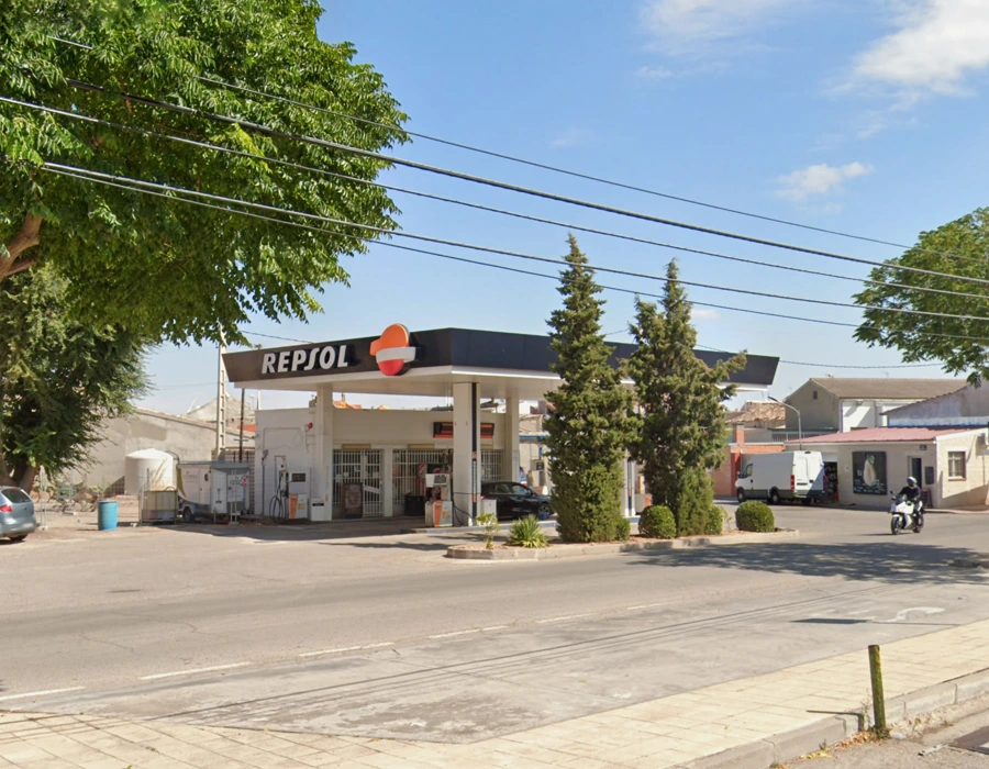 Instalación de placas solares en gasolinera