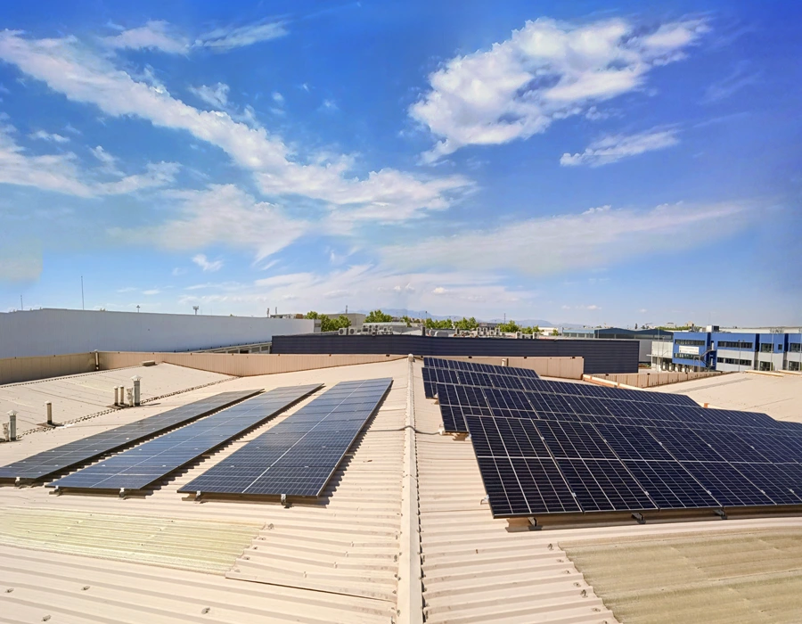 Instalación de placas solares en Moñita